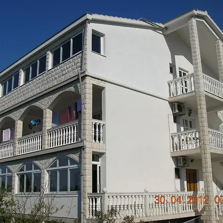شقة Dodik